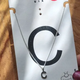 گوشواره حرف c
