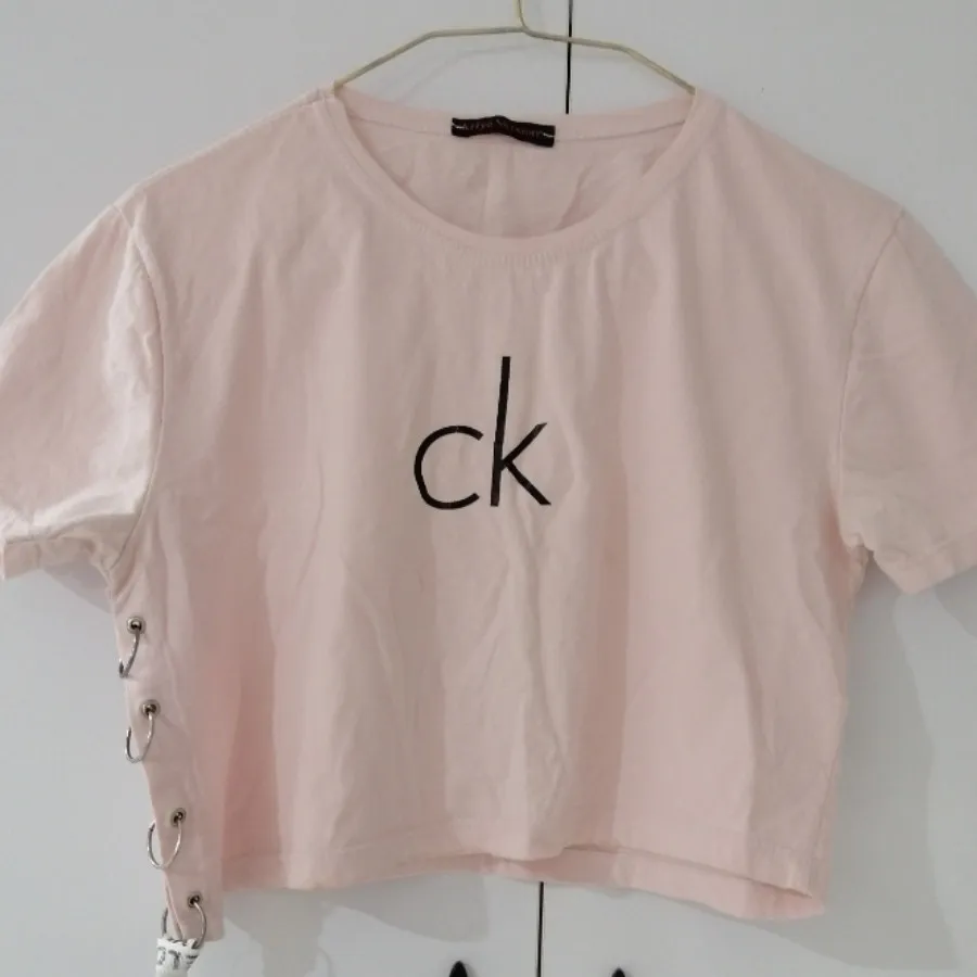 تیشرت کراپ ck
