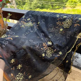 پارچه تور گلدار لباسی