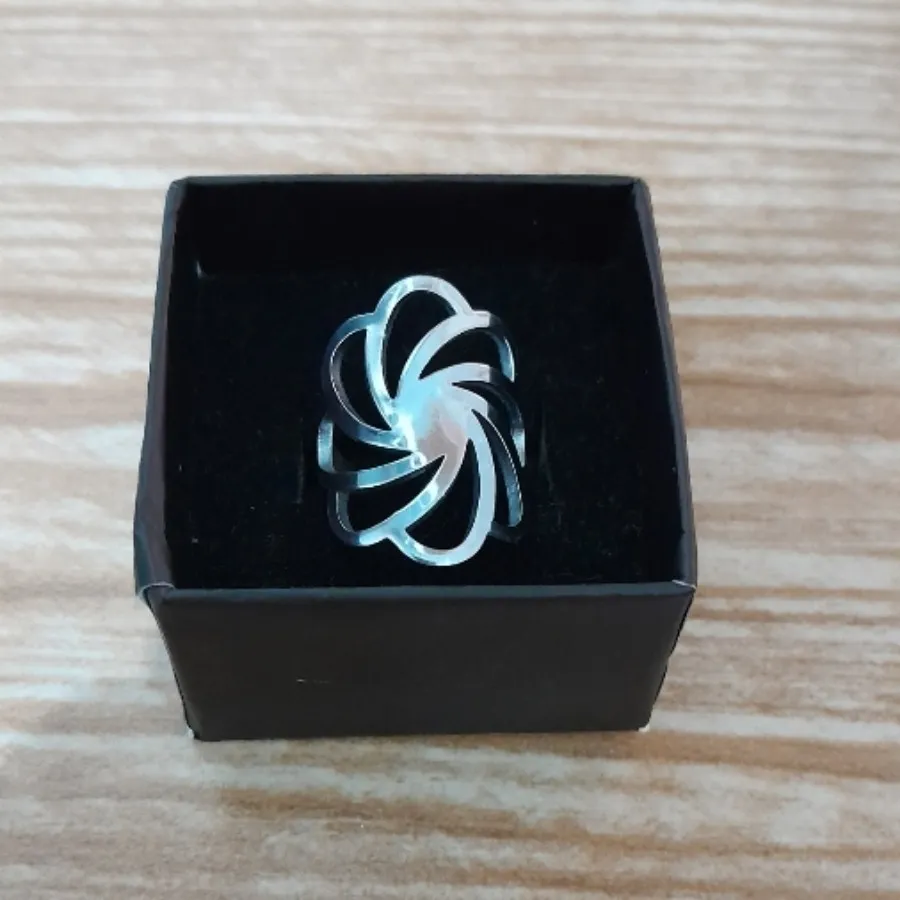 انگشتر نقره ای