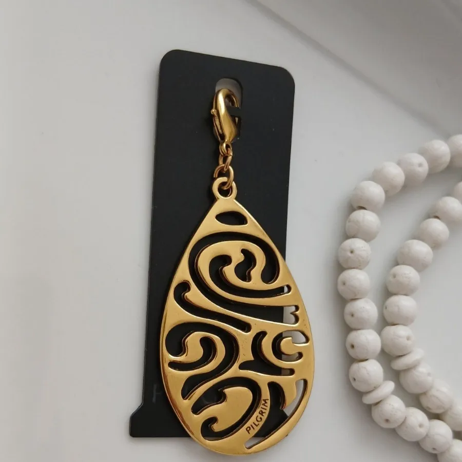 چارم یا آویز وارداتی