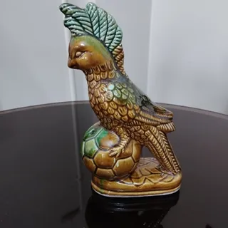 مجسمه و گلدان
