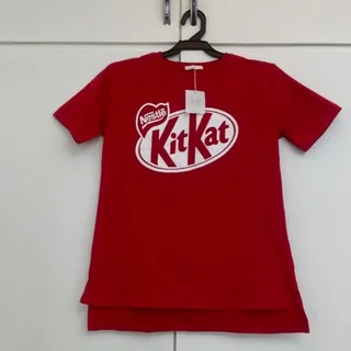 تی شرت قرمز کیت کت