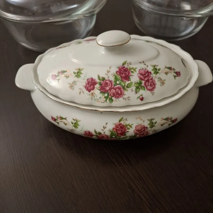 یک عدد سوپ خوری قدیمی گلس