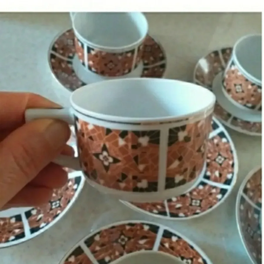 فنجان و نعلبکی چینی کاغذی