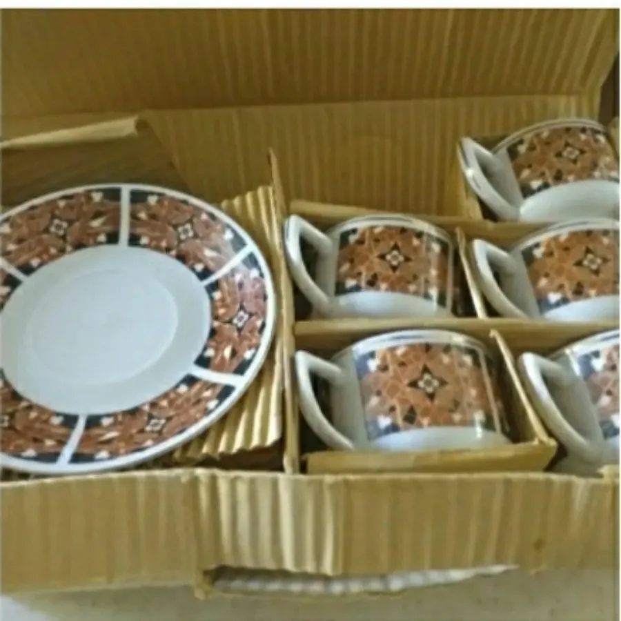 فنجان و نعلبکی چینی کاغذی