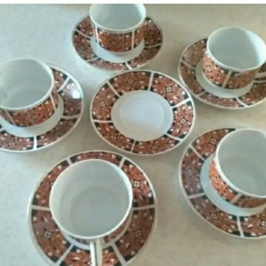 فنجان و نعلبکی چینی کاغذی