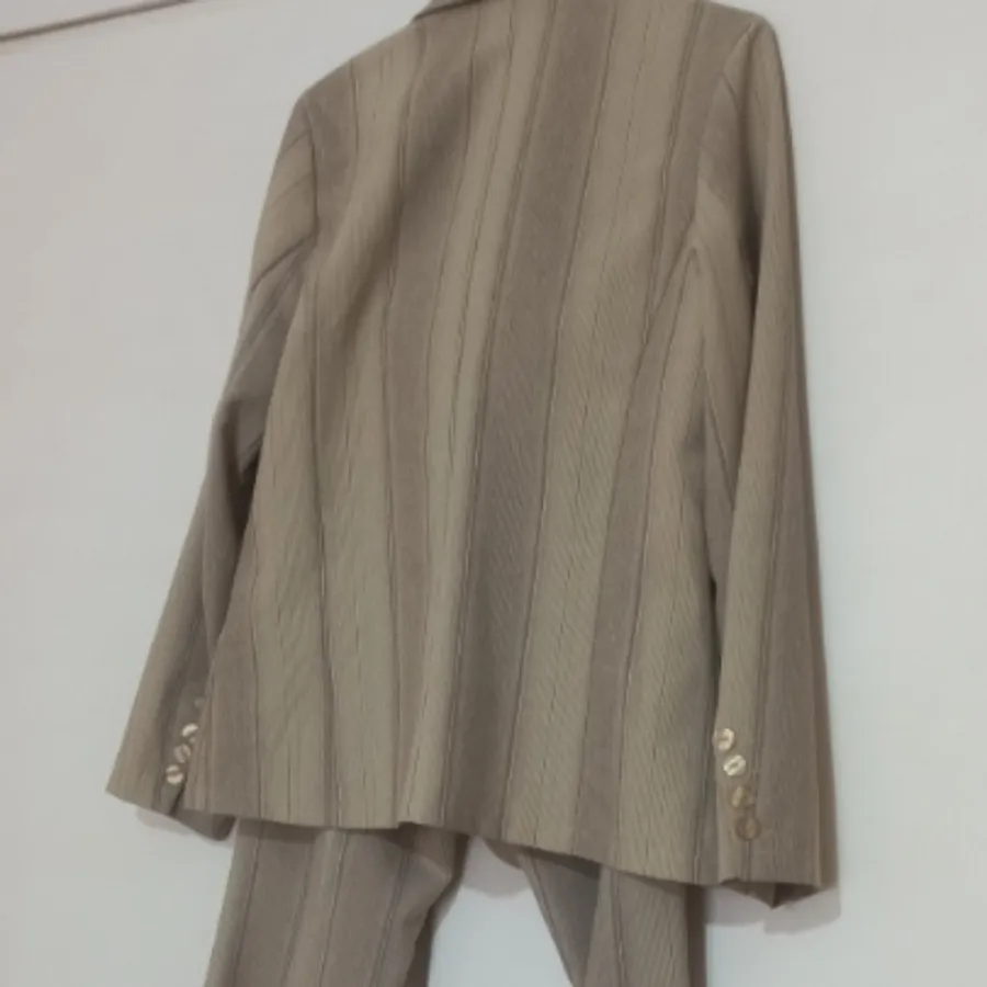 کت شلوار مزونی با صندل