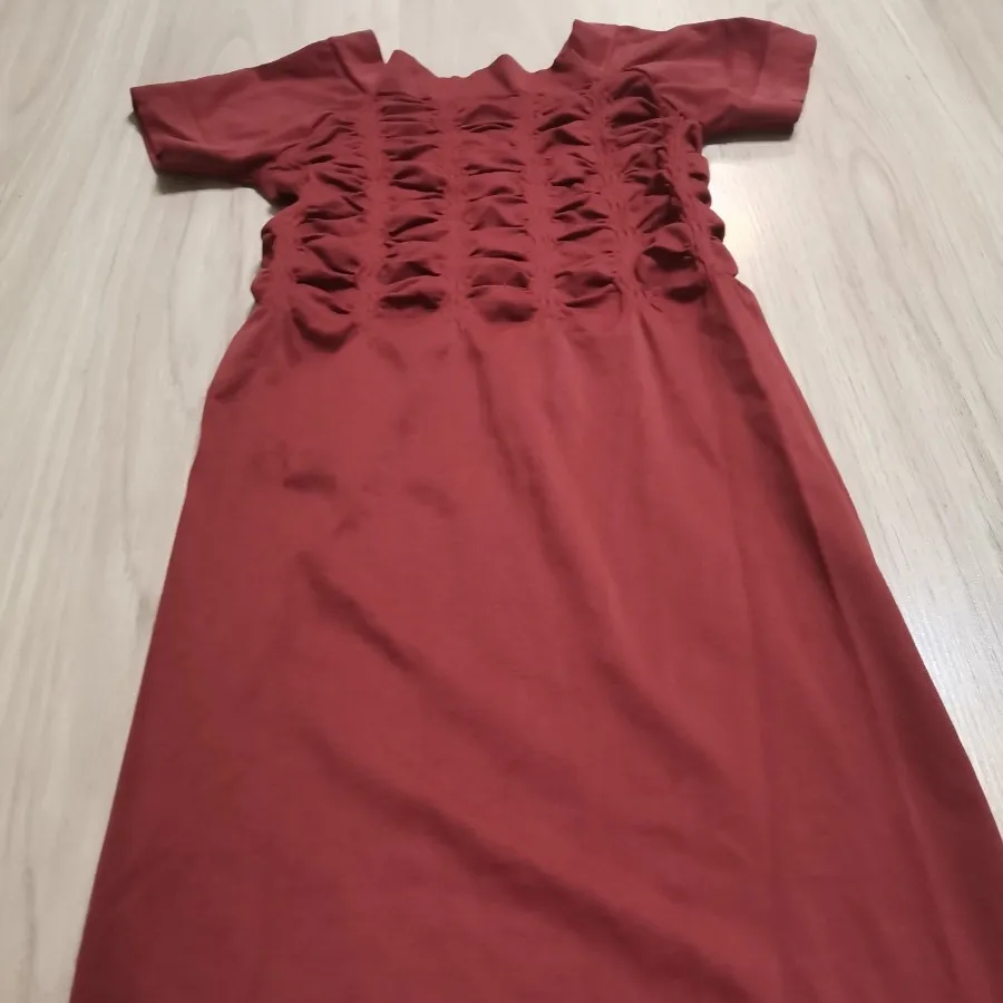 لباس گنی عنابی تگدار