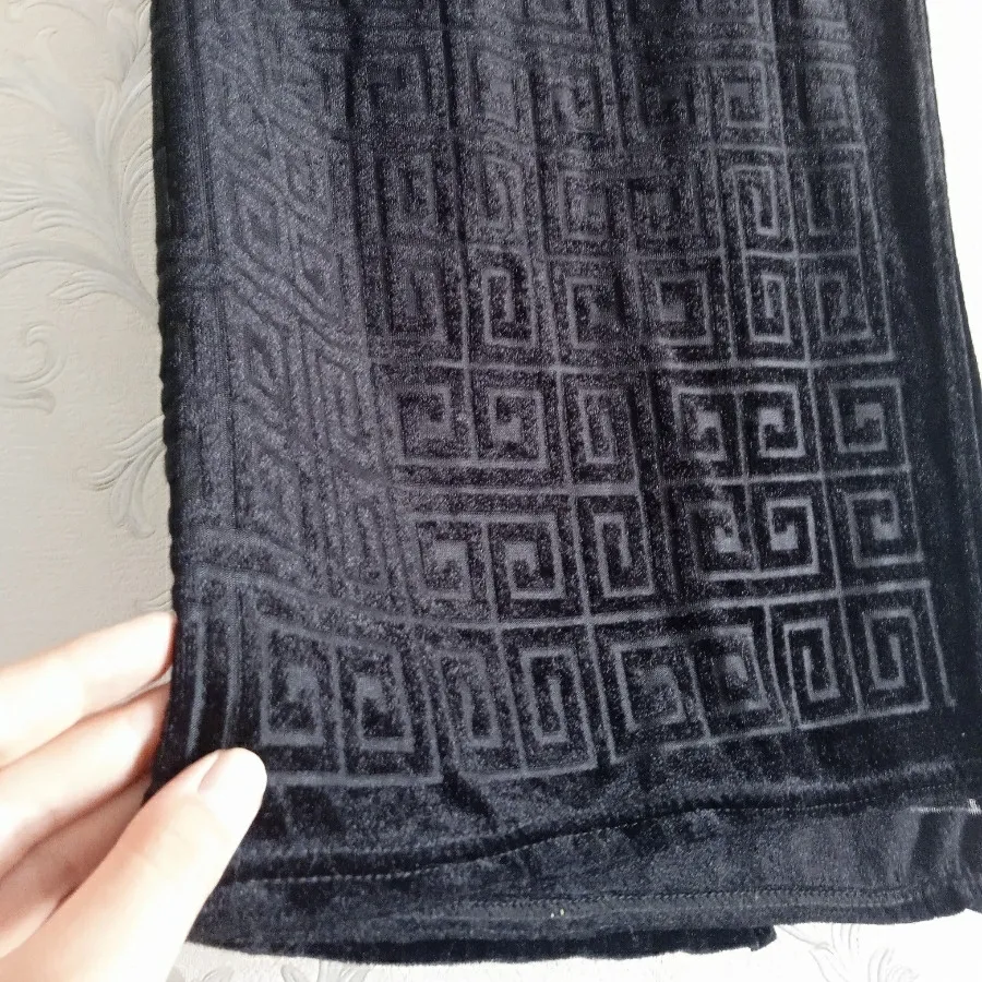 شال مشکی مخمل