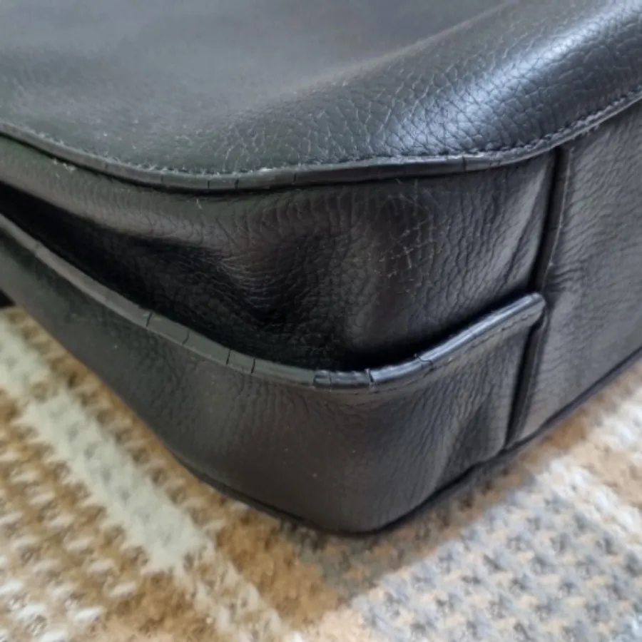 کیف مشکی نوین‌ چرم