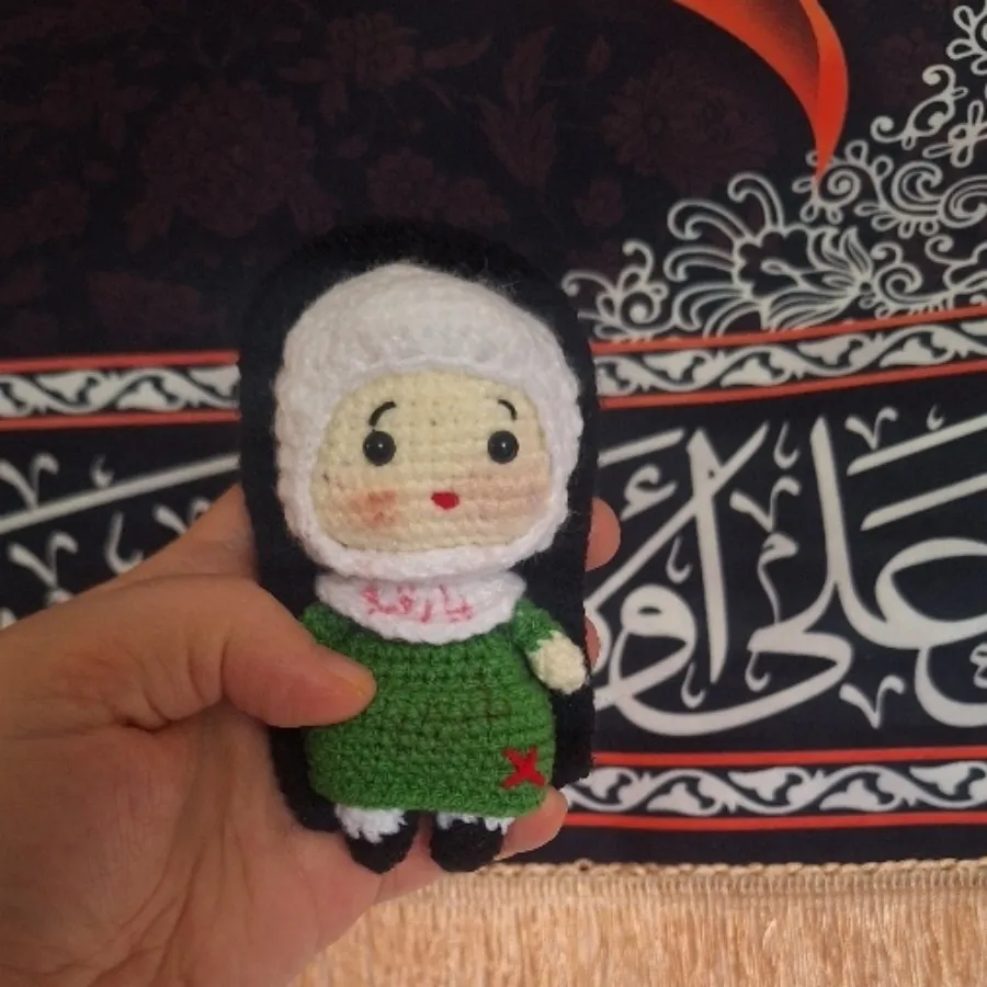 عروسک با نماد حضرت رقیه