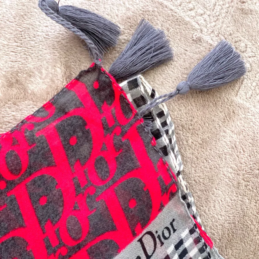 شال Dior