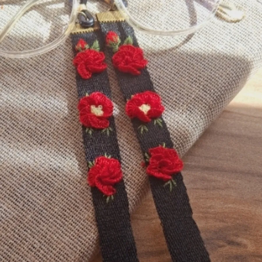 بند عینک گلدوزی