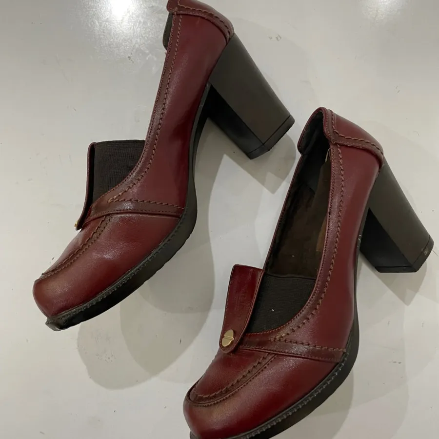 کفش چرم زرشکی