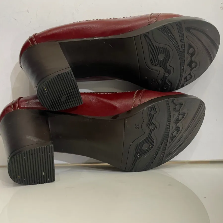 کفش چرم زرشکی