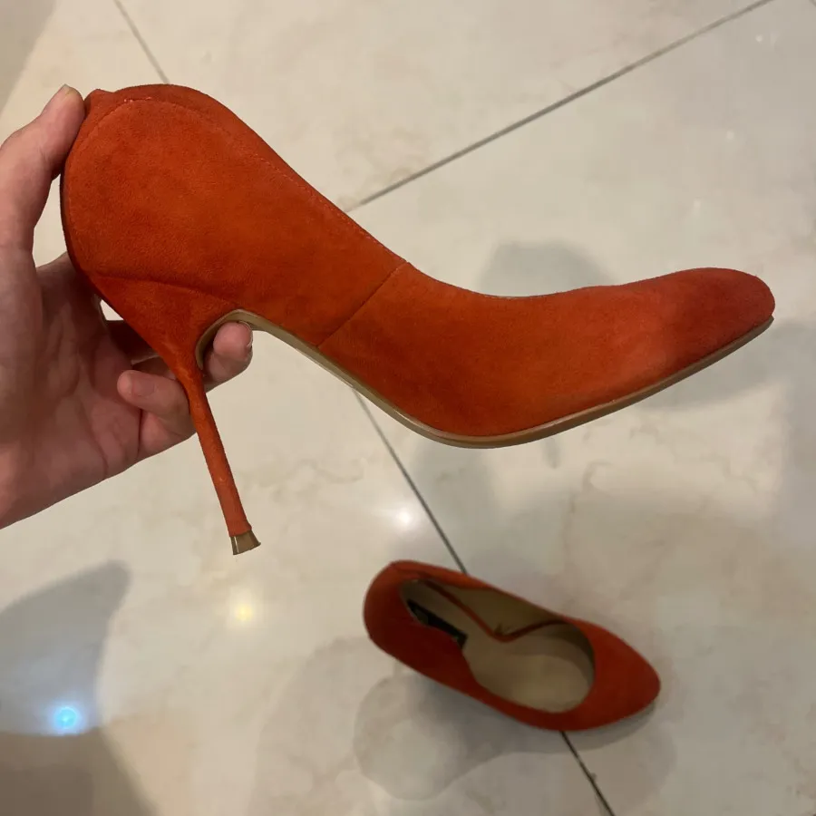 پاشنه بلند منگو
