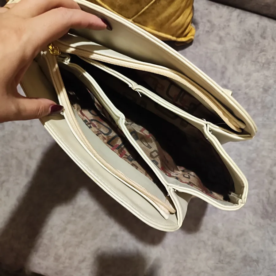 کیف کرم رنگ