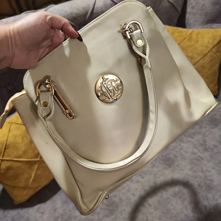 کیف کرم رنگ