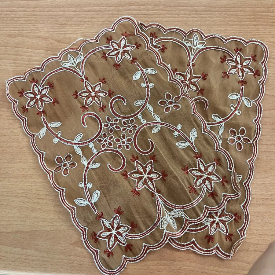 دو عدد رومیزی قهوه ایی