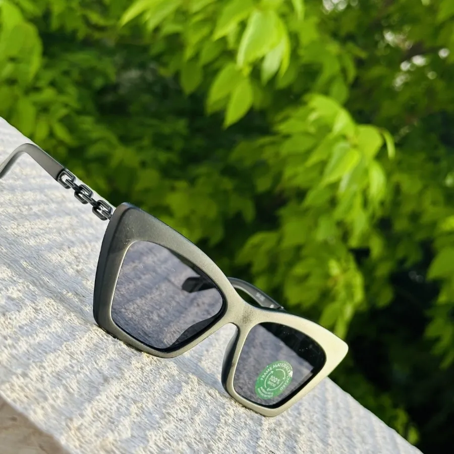 عینک گربه ای با فریم مات