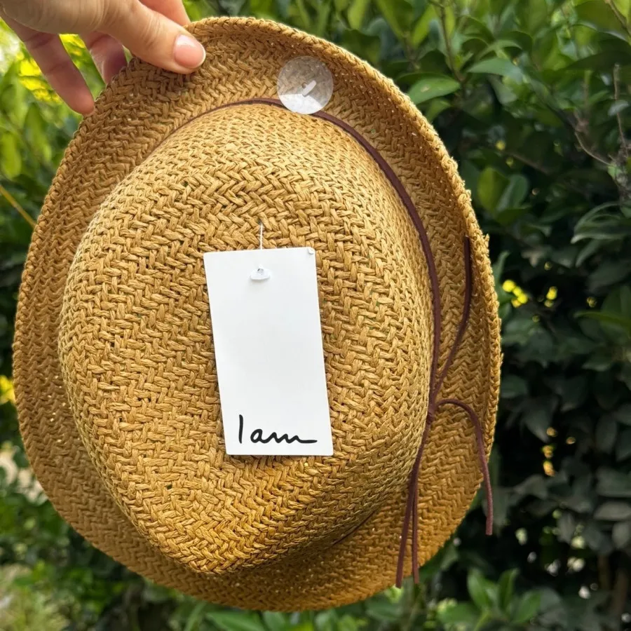 کلاه حصیری I am