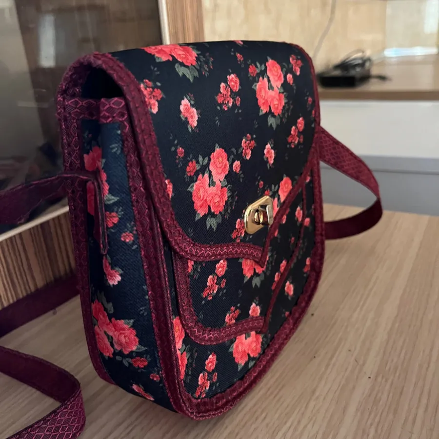 کیف رودوشی سنتی زنانه