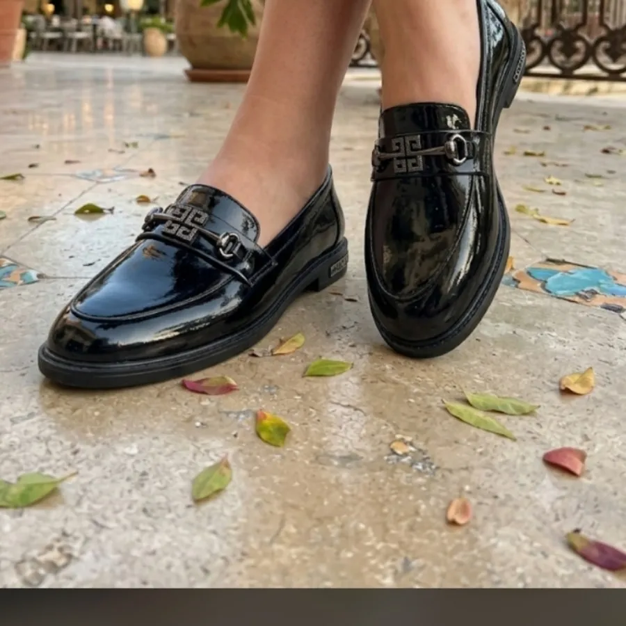 کفش بابت ورنی