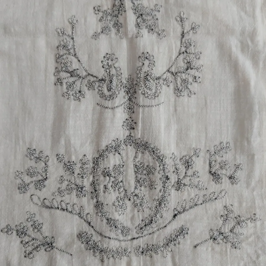 تاپ گل‌دوخت شیری