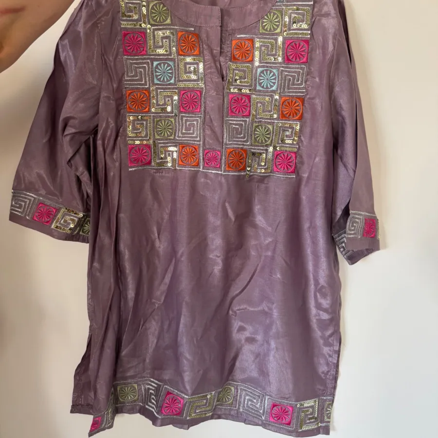 مانتو گلدوزی دار