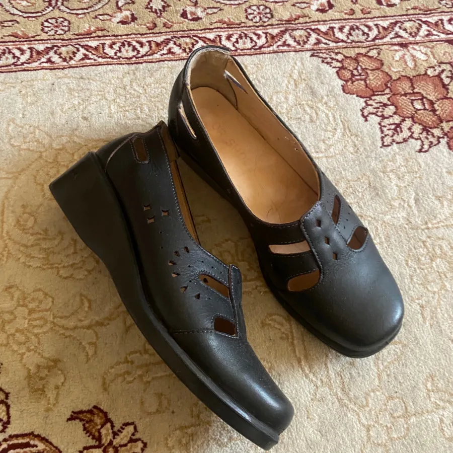 کفش دکتر شول