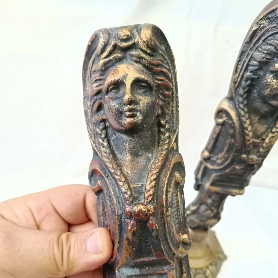 یک جفت مجسمه برنزی