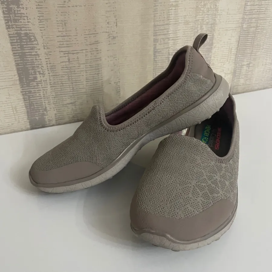 کفش زنانه اسکچرز راحتی