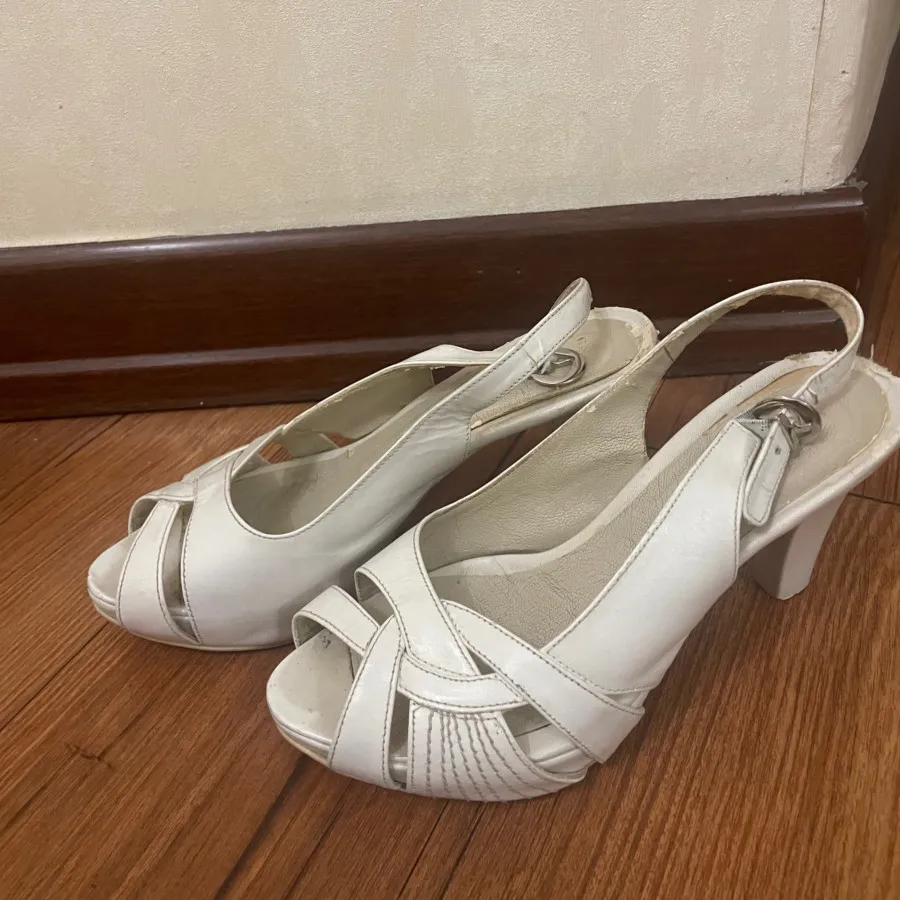 کفش پاشنه دار مجلسی زنانه