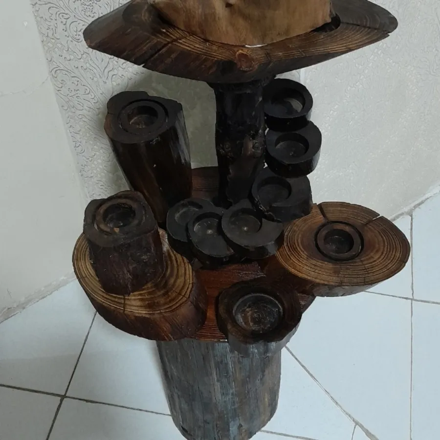 جا شمعی چوبی ایستاده