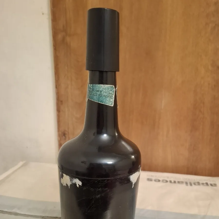 بطری خارجی دارای توضیحات