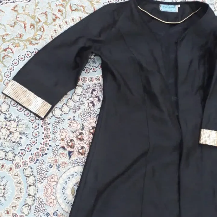 مانتو مشکی طلایی