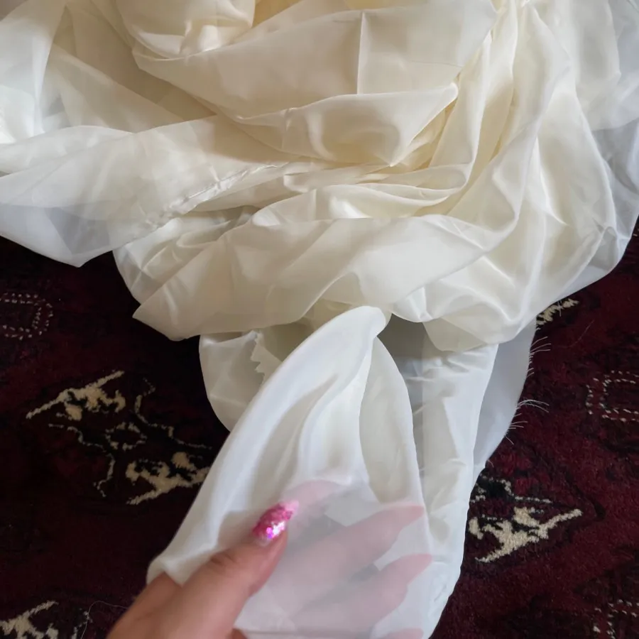پارچه حریر شیری