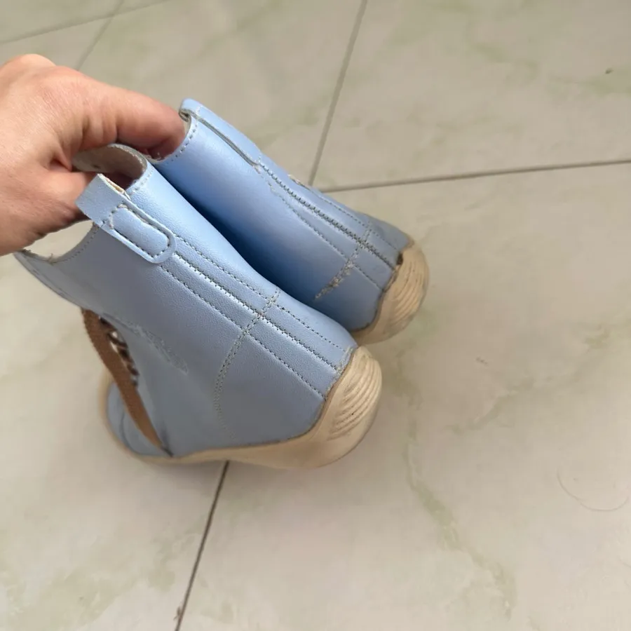 کفش خارجی آبی کمرنگ