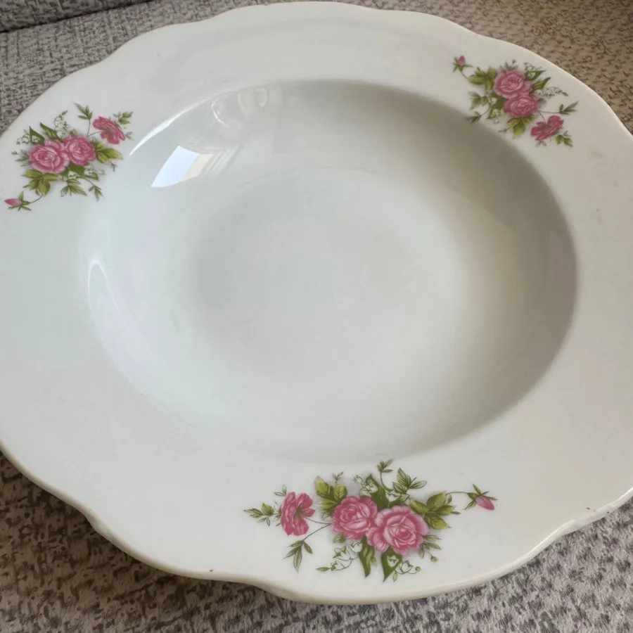 بشقاب گلسرخی