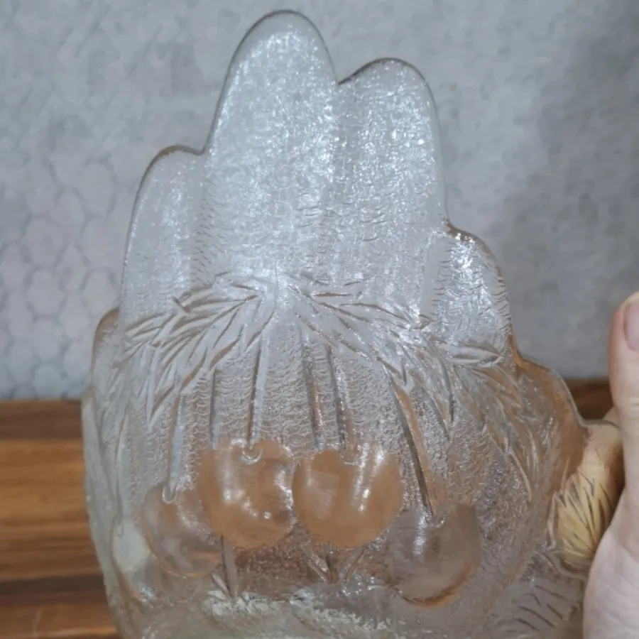 میوهخوری  جذاب خوشگل