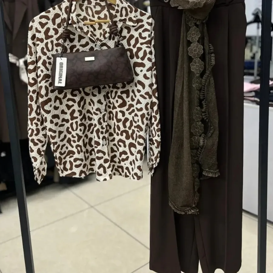 شومیز پلنگی و شلوار ریزشی