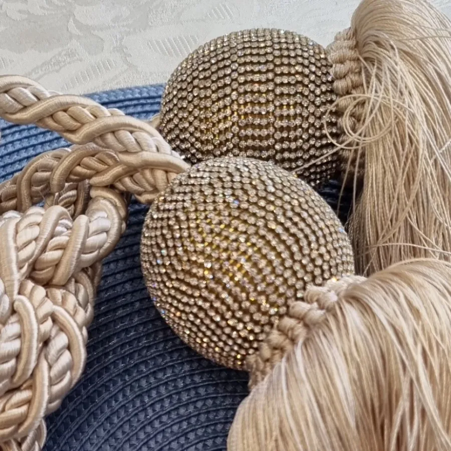 گل میخ پرده