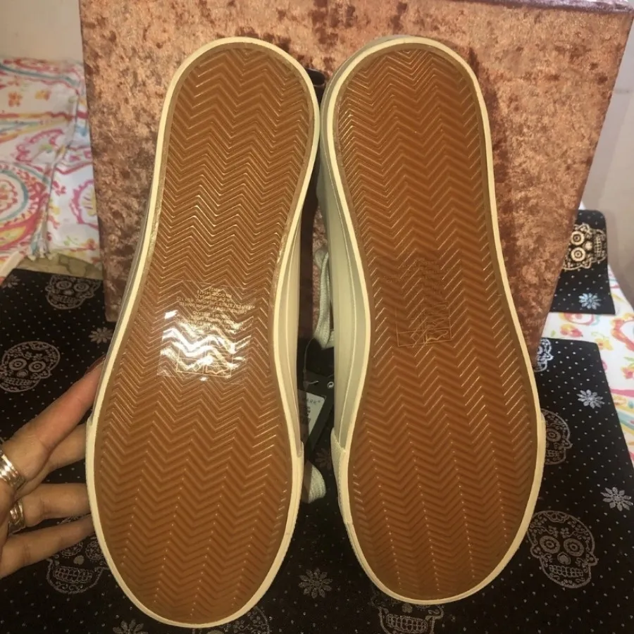کفش چرم looney tones