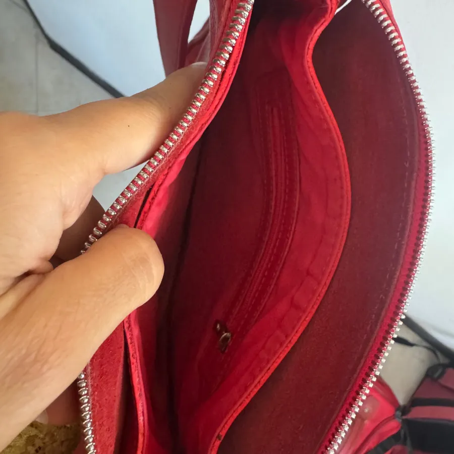 کیف چرم مشهد قرمز
