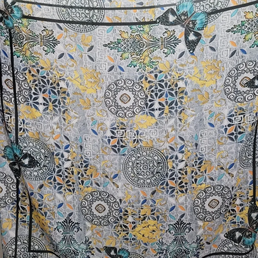 روسری طرح کاشی و پروانه