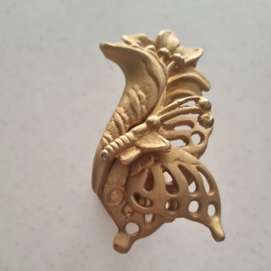 دیوار کوب کنار پرده