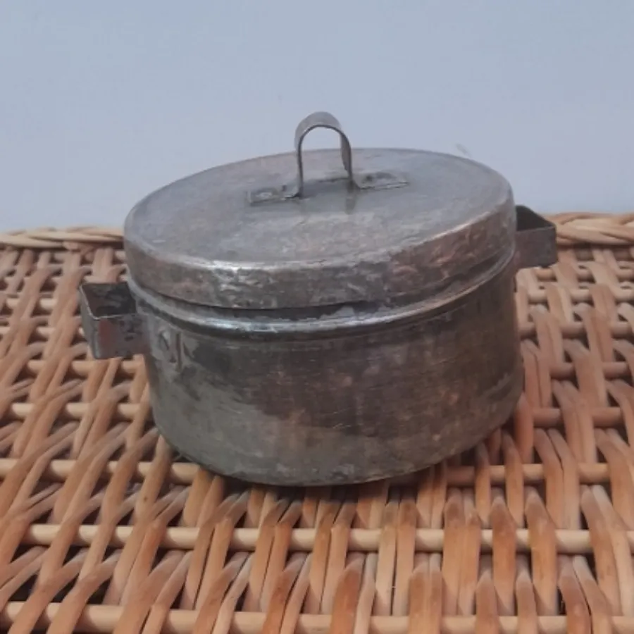 دیگ قدیمی‌ مسی