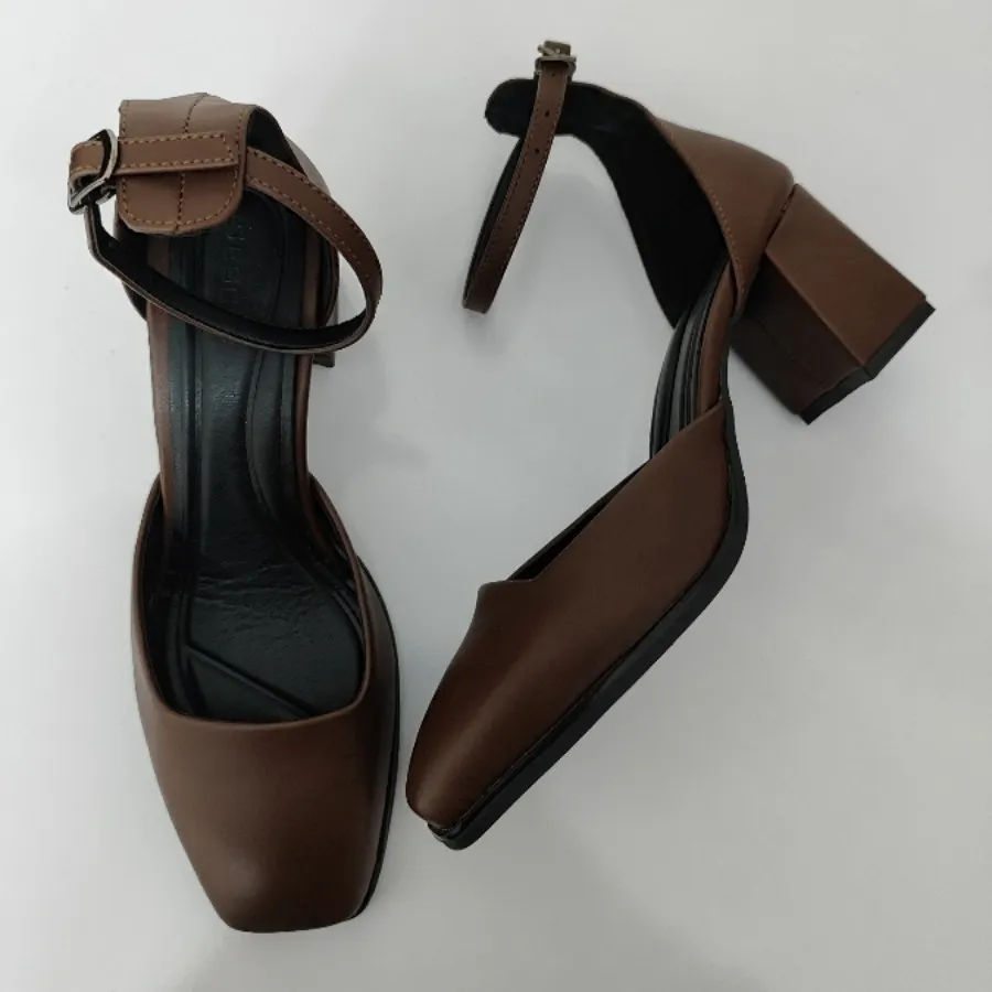 کفش چرم قهوه‌ای