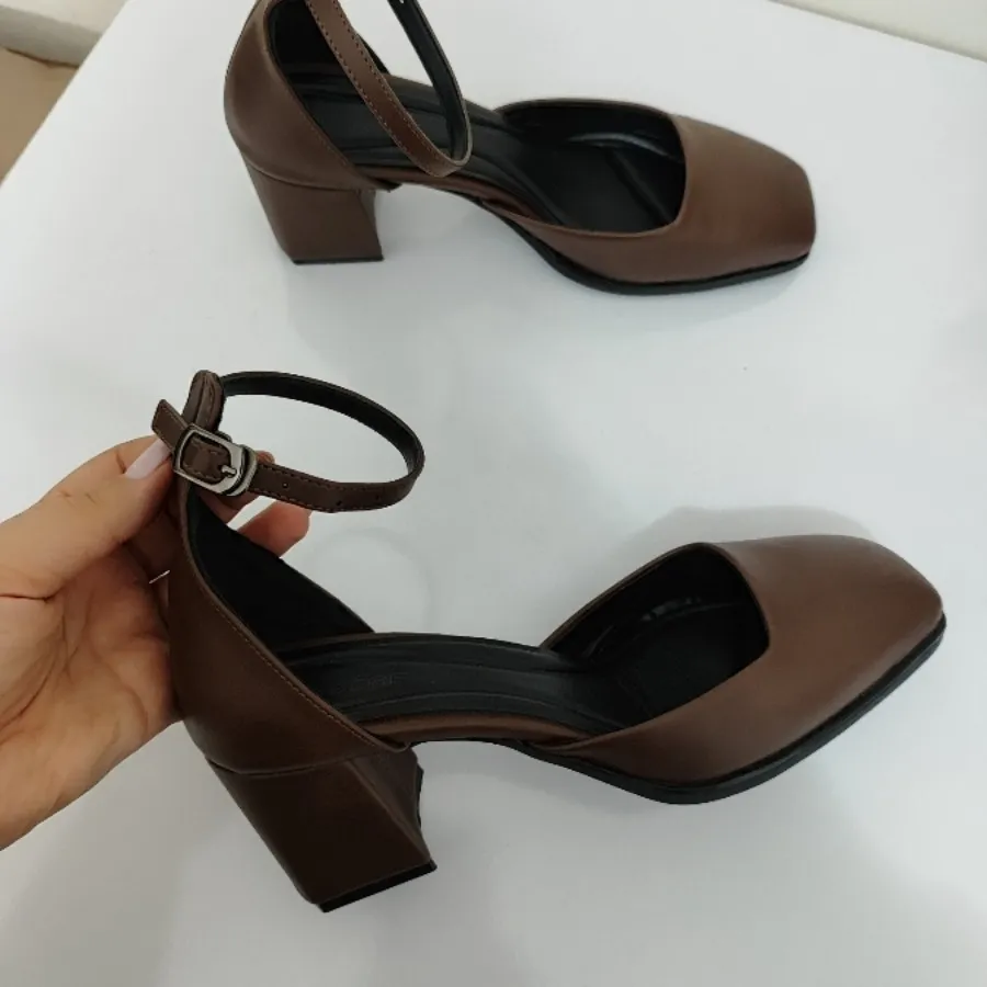 کفش چرم قهوه‌ای